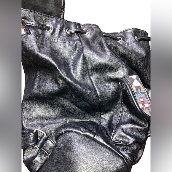 Aztec Print Drawstring Snap Closure Backapack - Picture 10 of 15